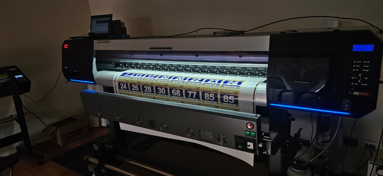 Impresora de gran formato ThunderJet en el taller